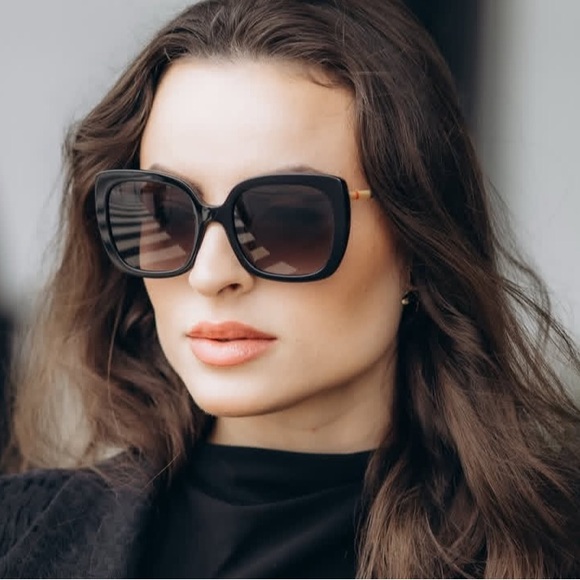 Burberry Sunglasses, New 235 - Picture 11 of 11